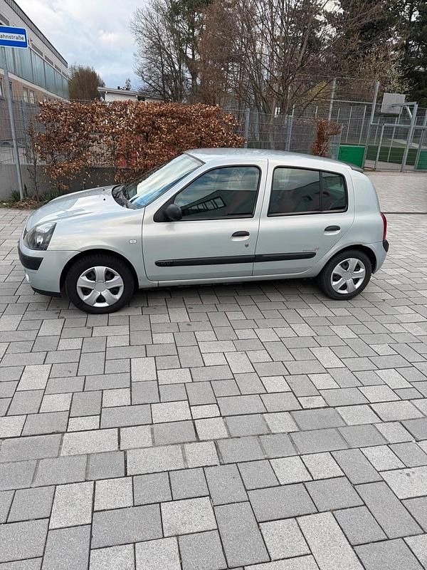 Gebraucht Renault Clio II 75 PS (55 kW) 2003 Silber Kleinwagen