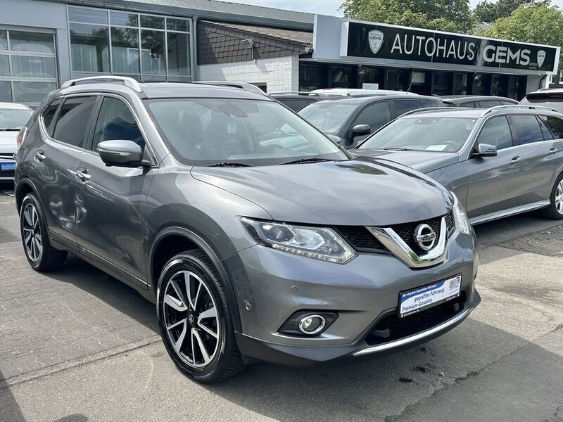 Grau Gebraucht 2017 Nissan X-Trail Tekna SUV | 10.490 € (Superpreis) - Bild 1/4