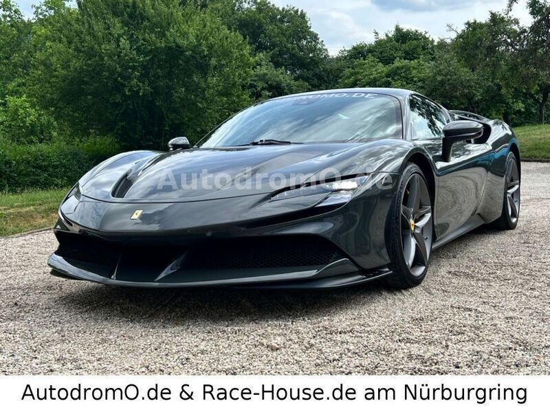 Grau Gebraucht 2022 Ferrari SF90 | 450.000 € - Bild 1/4
