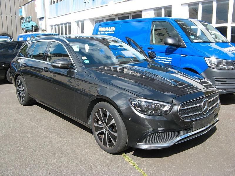 Grau Gebraucht 2020 Mercedes E300 Avantgarde Limousine | 25.500 € (Fairer Preis) - Bild 1/4