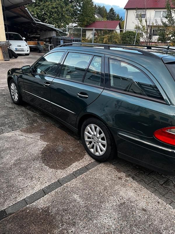 Grün Gebraucht 2006 Mercedes E320 Kombi | 3.500 € (Guter Preis) - Bild 1/4