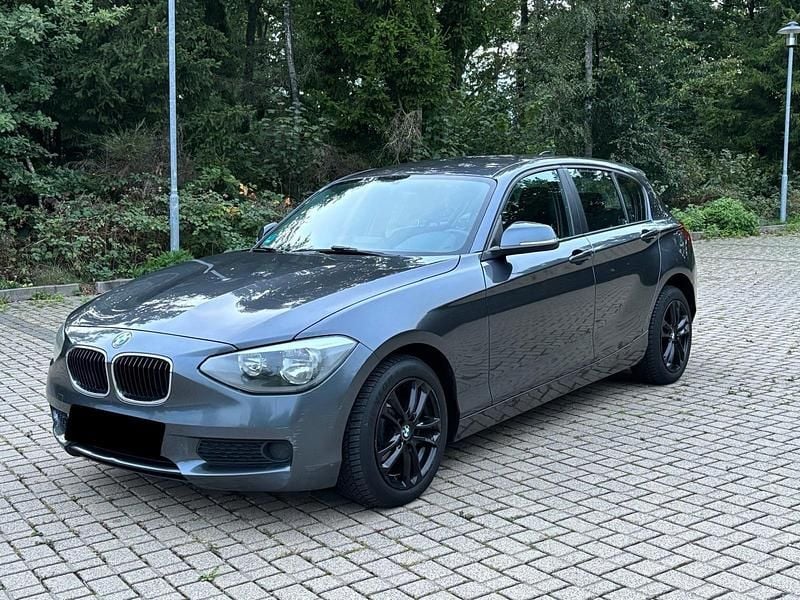 Grau Gebraucht 2012 BMW 116 Kleinwagen | 6.799 € (Fairer Preis) - Bild 1/4