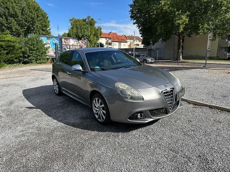 Grau Gebraucht 2014 Alfa Romeo Giulietta Turismo Kleinwagen | 4.190 € (Guter Preis) - Bild 1/4