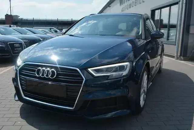 Gebraucht Audi A3 Sport 116 PS (85 kW) 2018 Blau Limousine