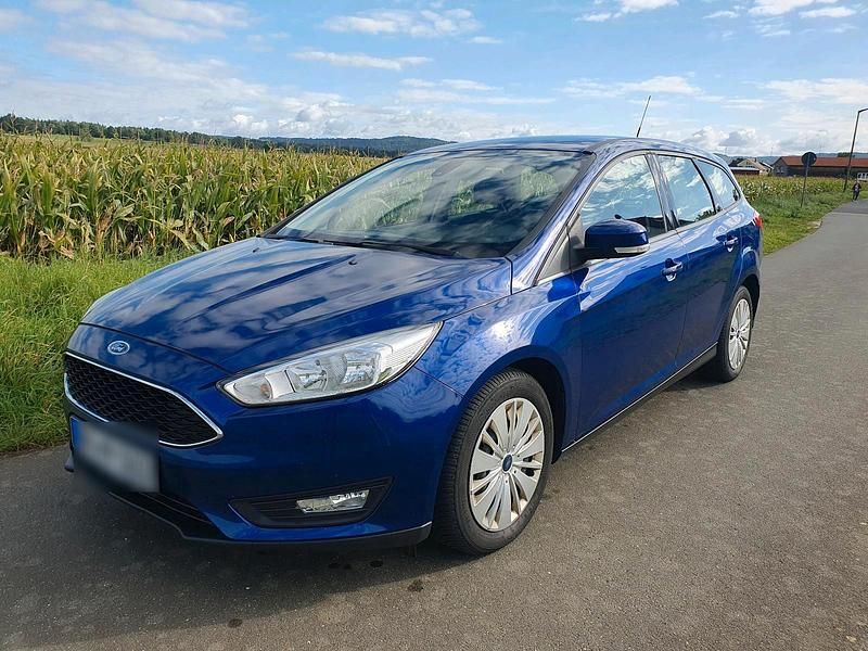 Blau Gebraucht 2016 Ford Focus Kombi | 6.000 € (Guter Preis) - Bild 1/4