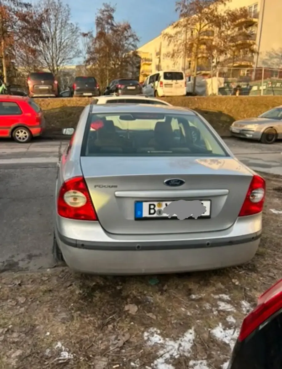 Usado Ford Focus Sport 101 CV (74 kW) 2006 Gris Berlina