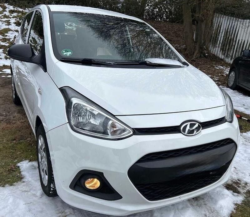 Gebraucht Hyundai i10 Basis 67 PS (49 kW) 2016 Weiß Kleinwagen