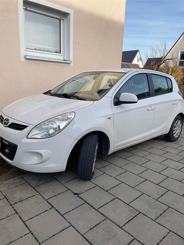 Gebraucht Hyundai i20 Edition 77 PS (56 kW) 2012 Weiß Kleinwagen