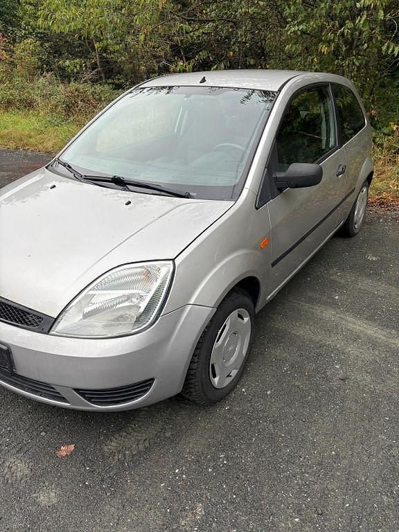 Silber Gebraucht 2005 Ford Fiesta Trend Kleinwagen | 1.750 € (Fairer Preis) - Bild 1/4