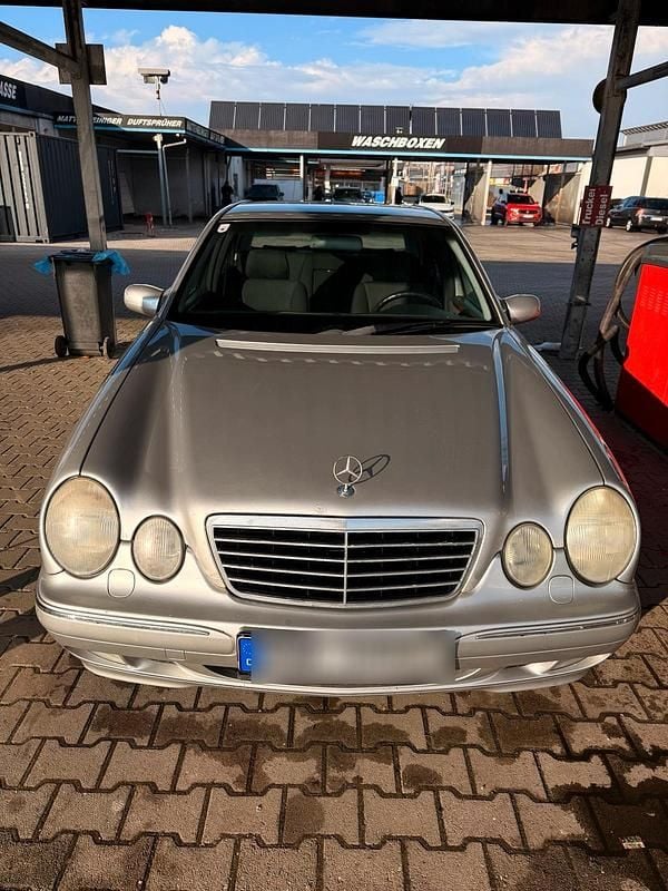 Gebraucht Mercedes E200 Elegance 116 PS (85 kW) 2001 Silber Limousine