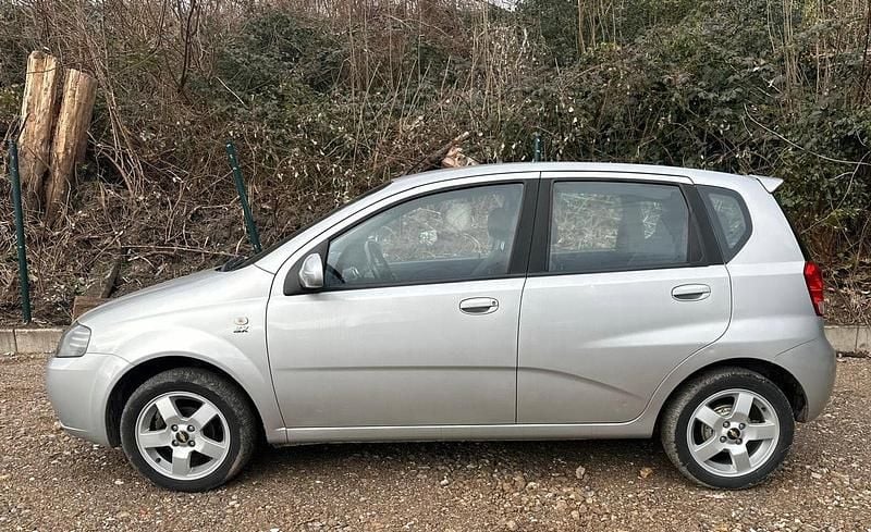 Gebraucht Chevrolet Kalos 94 PS (69 kW) 2008 Silber Kleinwagen