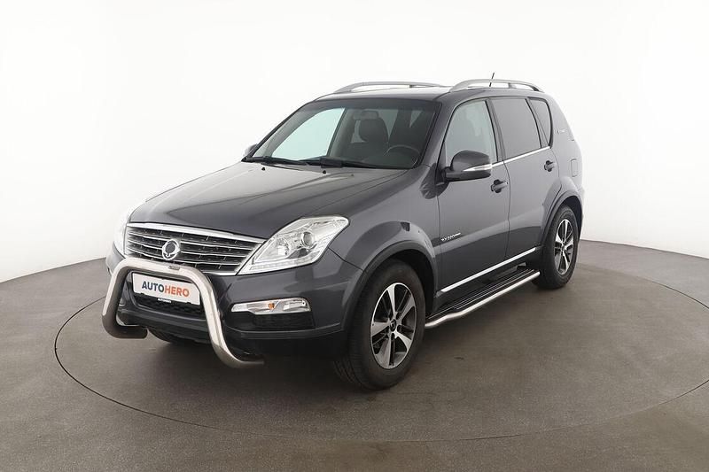 Grau Gebraucht 2017 Ssangyong (KGM) Rexton SUV | 16.770 € - Bild 1/3