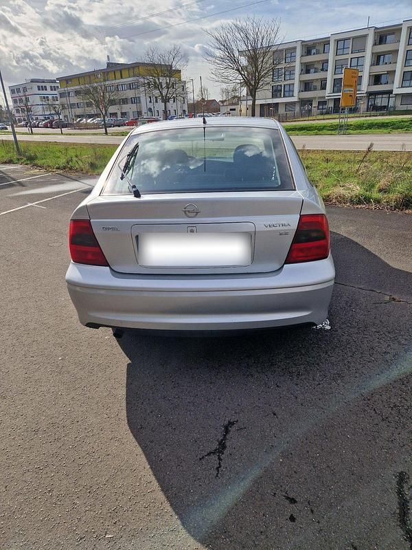Gebraucht Opel Vectra 147 PS (108 kW) 2001 Silber Coupé