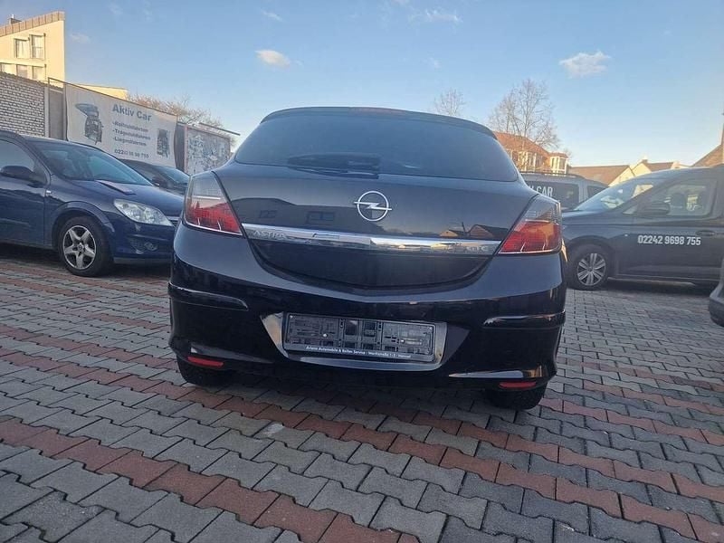 Gebraucht Opel Astra Selection 116 PS (85 kW) 2009 Saphirschwarz mi2 Kleinwagen