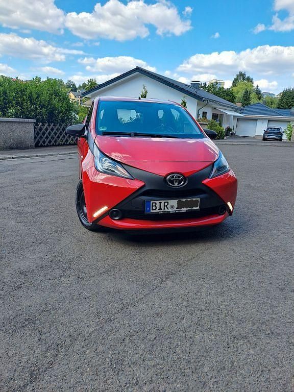 Rot Gebraucht 2017 Toyota Aygo Kleinwagen | 4.900 € (Superpreis) - Bild 1/4