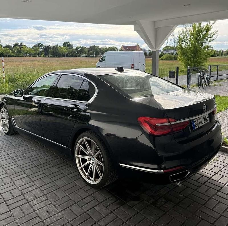 Gebraucht 2016 BMW 740 Limousine | 29.500 € - Bild 1/4