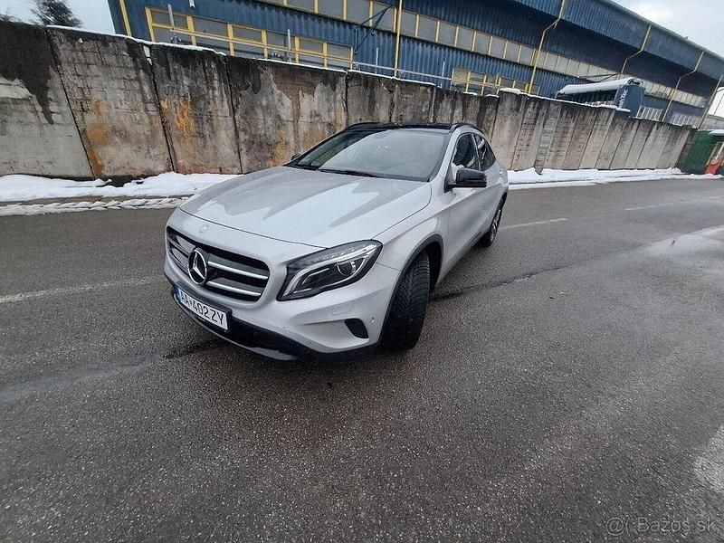 Silber Gebraucht 2014 Mercedes GLA250 SUV | 16.000 € - Bild 1/4
