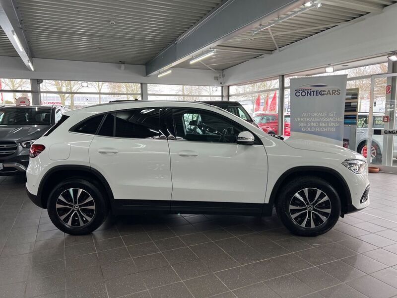 Polarweiss Gebraucht 2022 Mercedes GLA250 Style SUV | 32.400 € (Guter Preis) - Bild 1/4