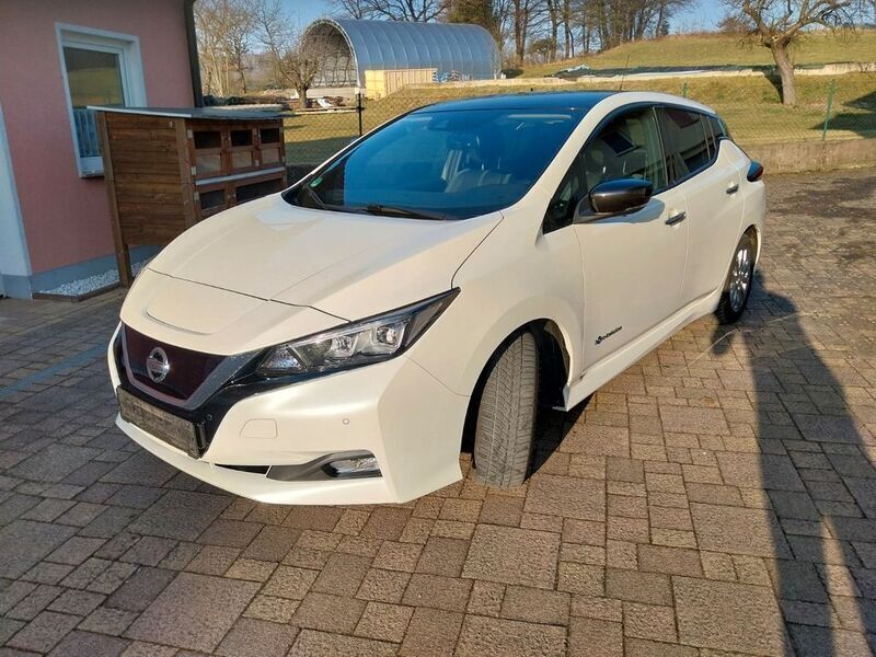 Weiß Gebraucht 2018 Nissan Leaf Tekna Kleinwagen | 14.950 € (Teuer) - Bild 1/4