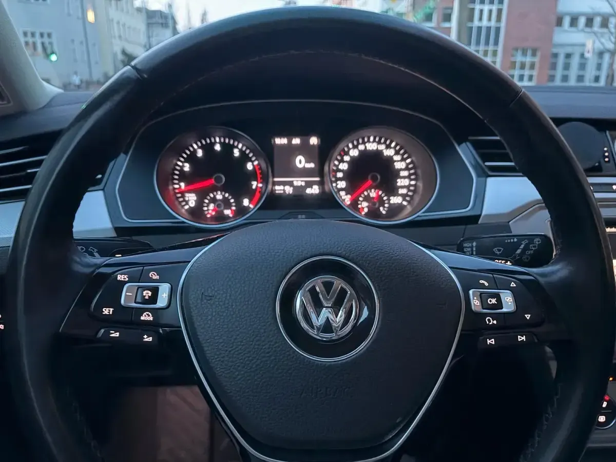 Gebraucht VW Passat 179 PS (131 kW) 2015 Silber Kombi
