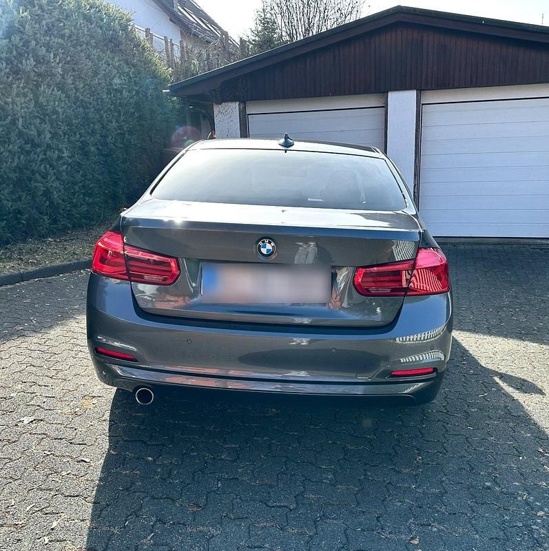 Gebraucht BMW 318 150 PS (110 kW) 2016 Grau Limousine