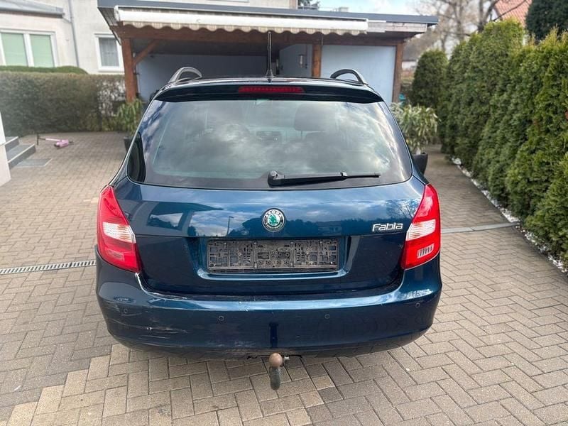 Gebraucht Skoda Fabia Family 105 PS (77 kW) 2013 Blau Kombi
