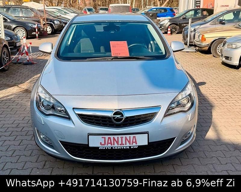 Gebraucht Opel Astra Cosmo 140 PS (102 kW) 2010 Silber Limousine