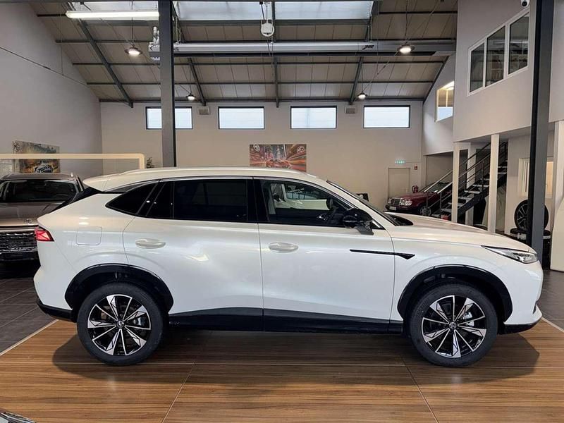 Neu MG HS Luxury 224 PS (164 kW) 2025 Pearl white SUV