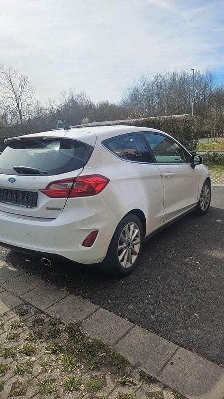 Gebraucht Ford Fiesta Titanium 101 PS (74 kW) 2018 Weiß Kleinwagen