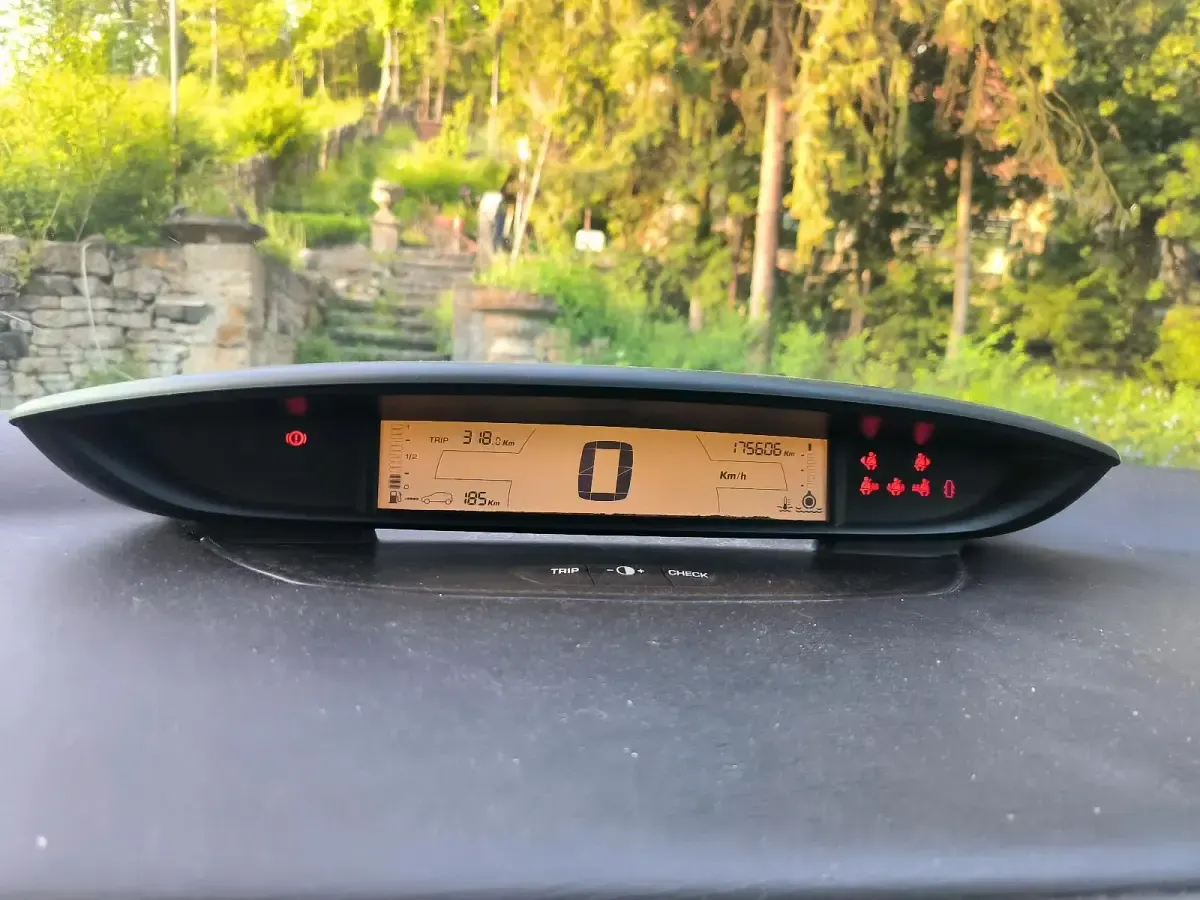 Gebraucht Citroën C4 90 PS (66 kW) 2005 Gold Kleinwagen
