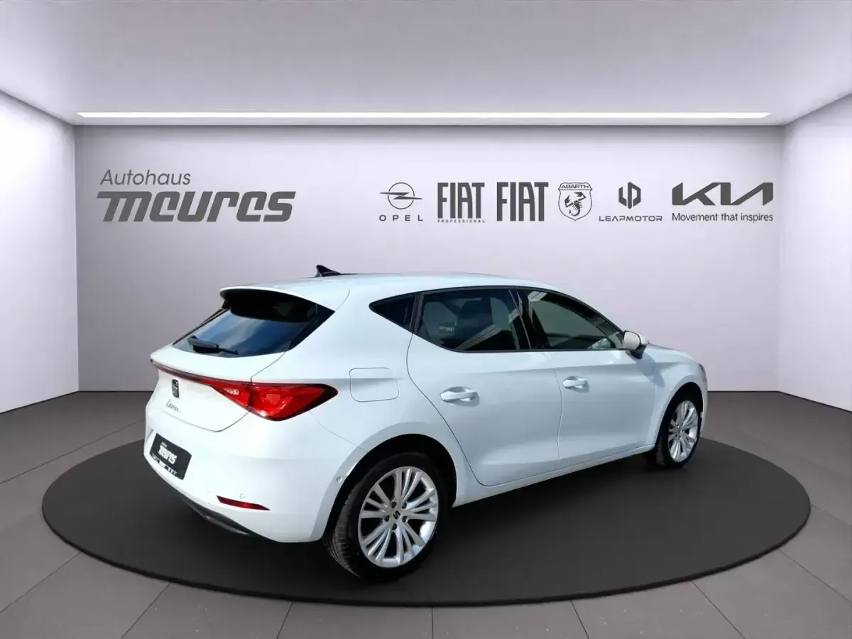 Gebraucht Seat Leon Style 150 PS (110 kW) 2024 Weiß Limousine