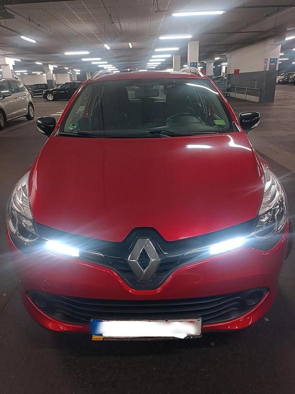 Rot Gebraucht 2016 Renault Clio GrandTour Kombi | 6.850 € (Guter Preis) - Bild 1/4