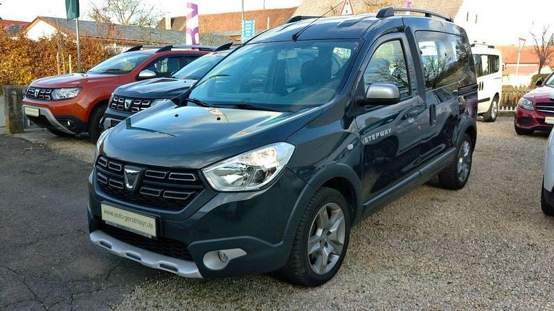 Grau Gebraucht 2020 Dacia Dokker Stepway Limousine | 14.500 € (Fairer Preis) - Bild 1/4