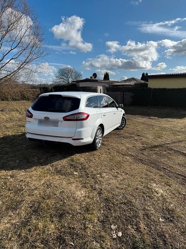 Gebraucht Ford Mondeo 140 PS (102 kW) 2012 Weiß Kombi