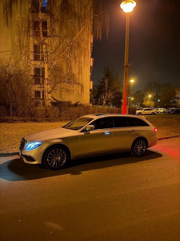 Gebraucht Mercedes E220 194 PS (142 kW) 2017 Silber Kombi