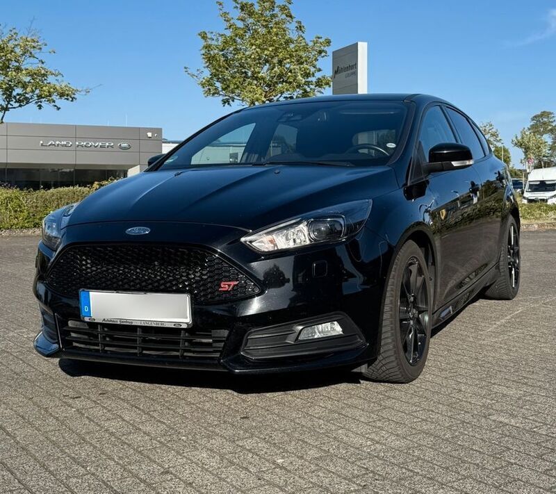 Schwarz Gebraucht 2017 Ford Focus ST Limousine | 12.550 € (Guter Preis) - Bild 1/4