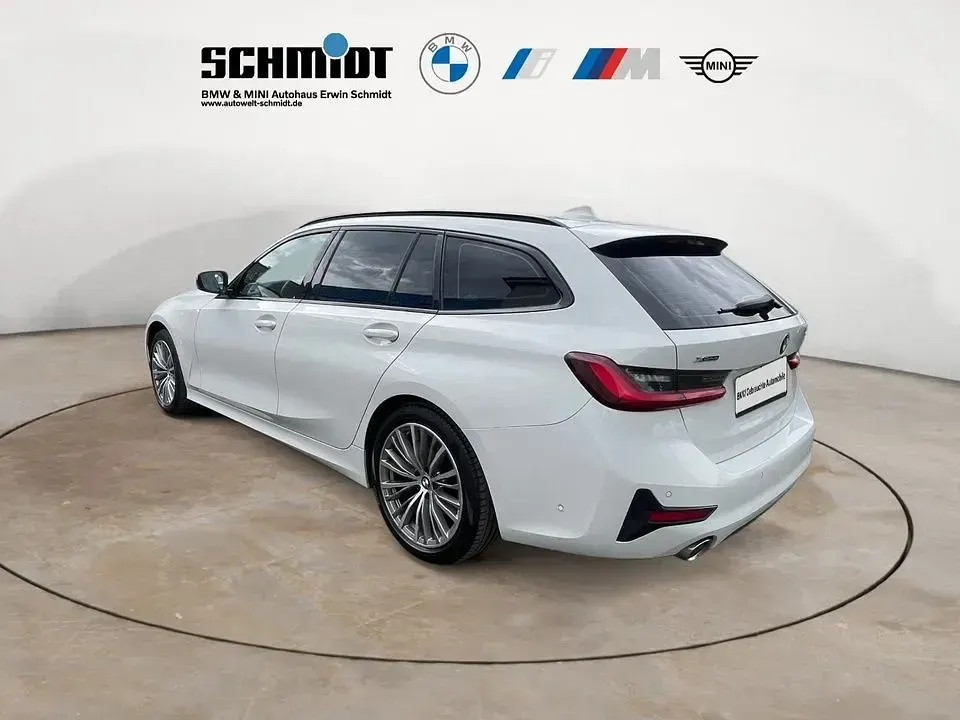 Gebraucht BMW 320 Sport Line 190 PS (139 kW) 2023 Weiß Kombi