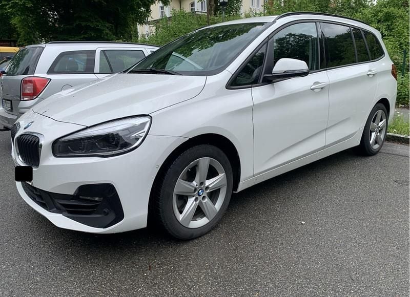 Weiß Gebraucht 2020 BMW 218 Gran Tourer Van / Kleinbus | 16.700 € (Superpreis) - Bild 1/4