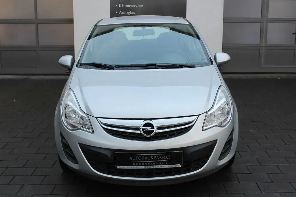 Używany Opel Corsa Edition 69 KM (50 kW) 2012 Srebrny Hatchback