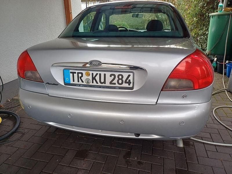 Gebraucht Ford Mondeo Ghia 131 PS (96 kW) 1997 Silber Limousine