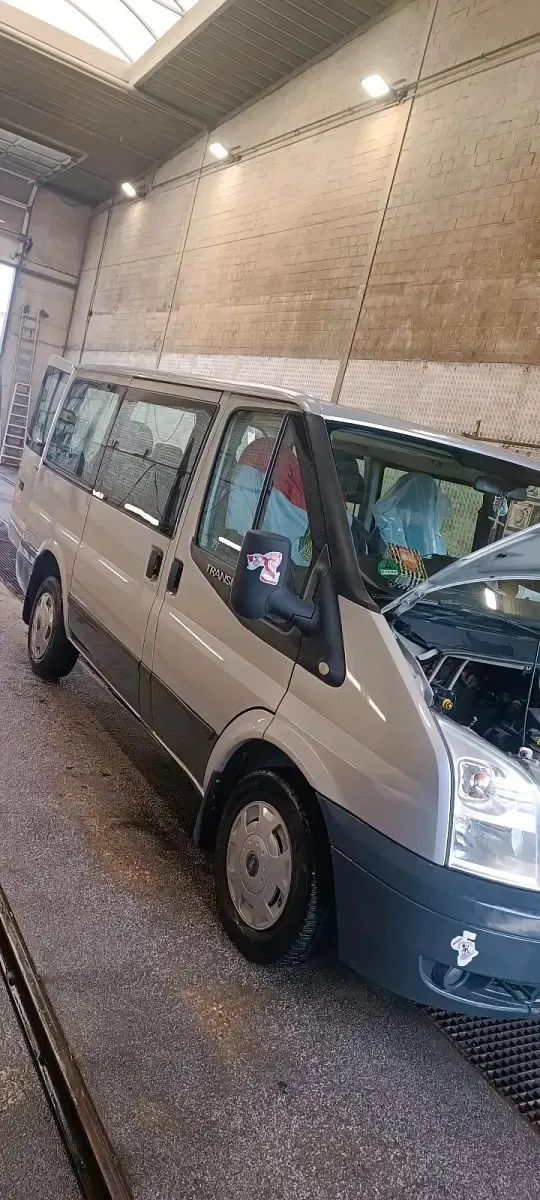 Gebraucht Ford Transit Tourneo 86 PS (63 kW) 2009 Silber Van / Kleinbus