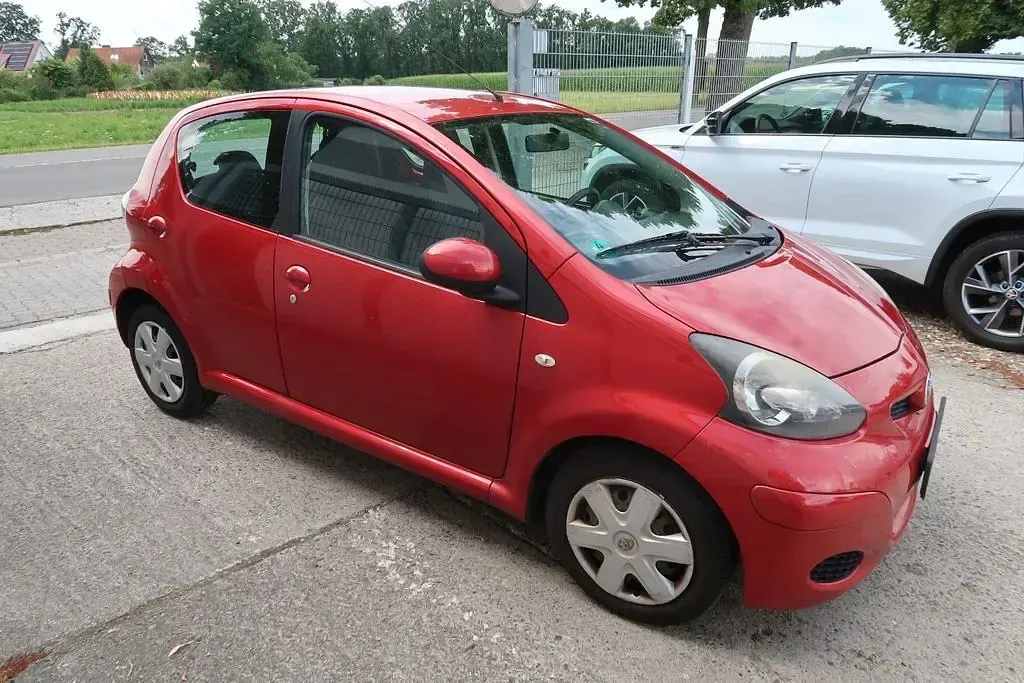 Gebraucht Toyota Aygo Cool 68 PS (50 kW) 2011 Rot Kleinwagen