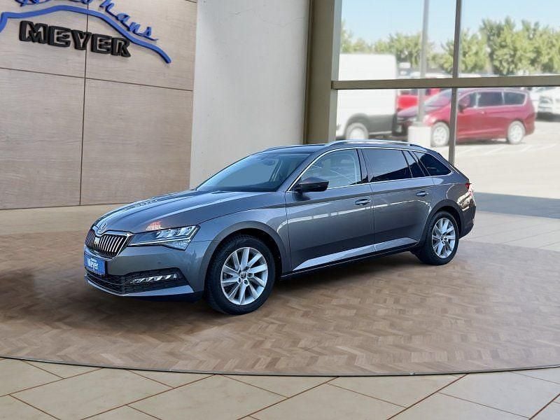 Graphite grau (metallic) Gebraucht 2024 Skoda Superb Kombi | 28.900 € (Teuer) - Bild 1/4