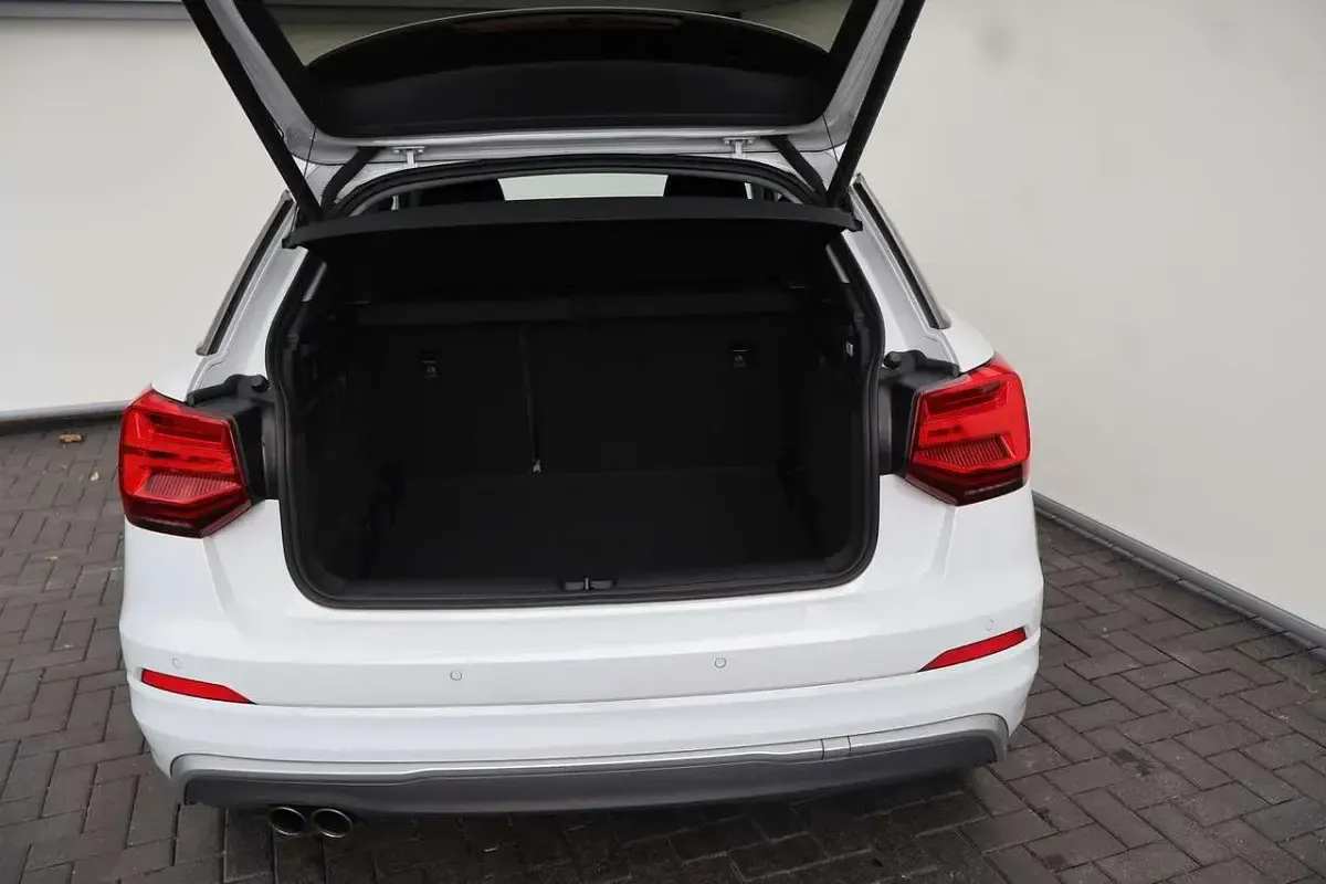 Gebraucht Audi Q2 S-Line 150 PS (110 kW) 2017 Gletscherweiß metallic SUV