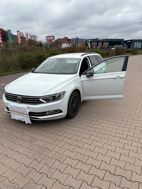 Gebraucht VW Passat 150 PS (110 kW) 2017 Weiß Kombi