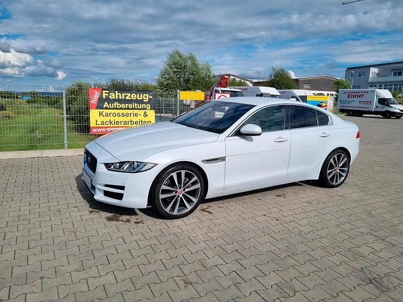 Weiß Gebraucht 2017 Jaguar XE Prestige Limousine | 15.099 € (Fairer Preis) - Bild 1/4