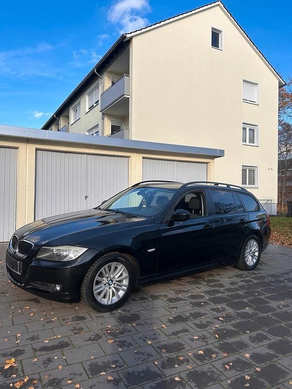 Schwarz Gebraucht 2009 BMW 318 Kombi | 3.600 € (Guter Preis) - Bild 1/4