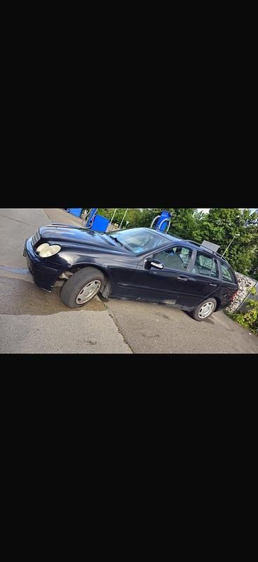 Schwarz Gebraucht 2002 Mercedes C180 Kombi | 1.500 € (Fairer Preis) - Bild 1/4