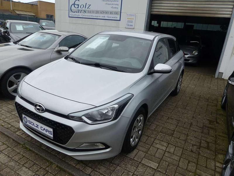 Grau Gebraucht 2015 Hyundai i20 Classic Kleinwagen | 7.990 € (Fairer Preis) - Bild 1/4