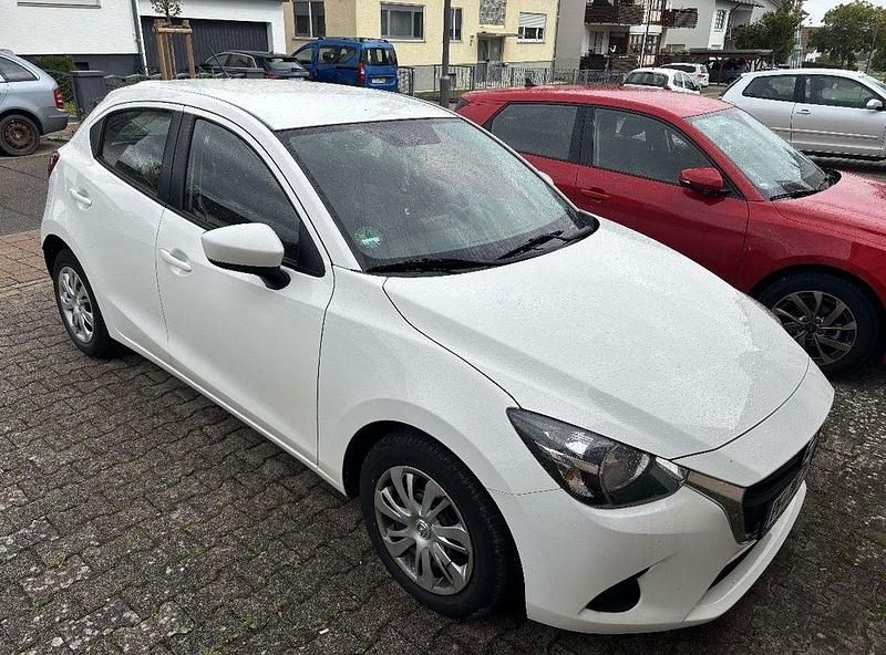 Używany Mazda 2 Center-Line 75 KM (55 kW) 2019 Biały Sedan/Limuzyna